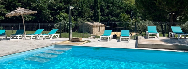 Gîte de groupe avec piscine proche Nyons